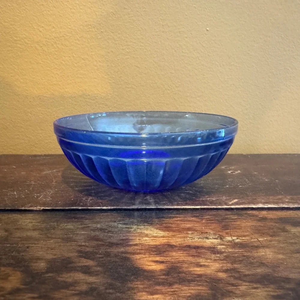 Vintage Cobalt Blue Opaque Glass Bowl 5.5 inches‎